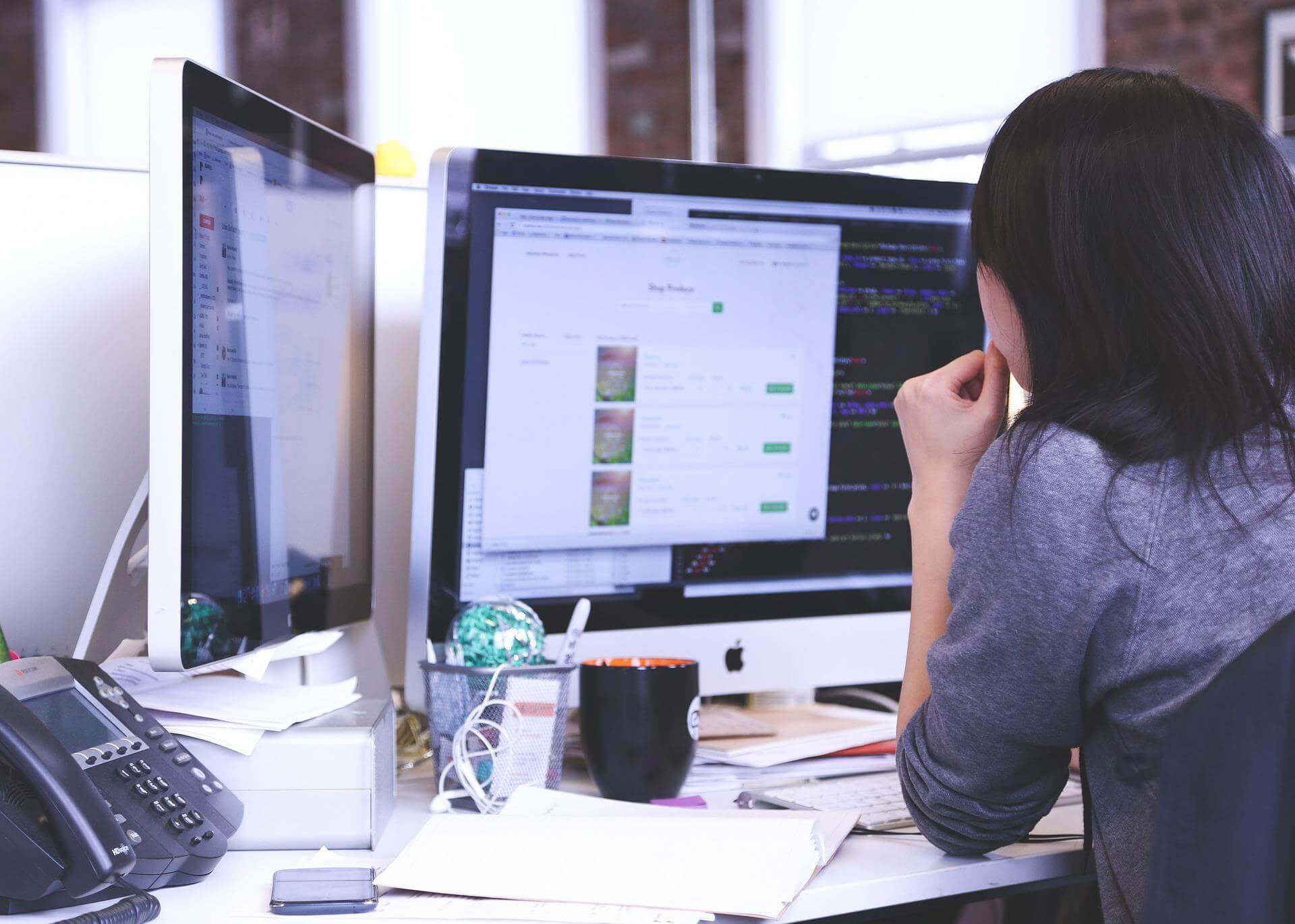 Computer Person Researching - Canadian Ad Insider Computer Person Researching